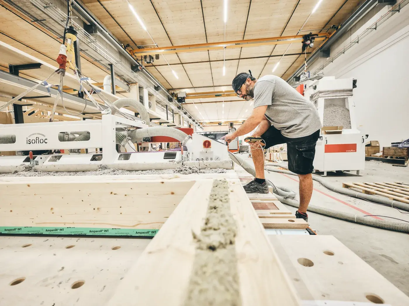 Maschinist an der Technowood Mill E von Blumer-Lehmann