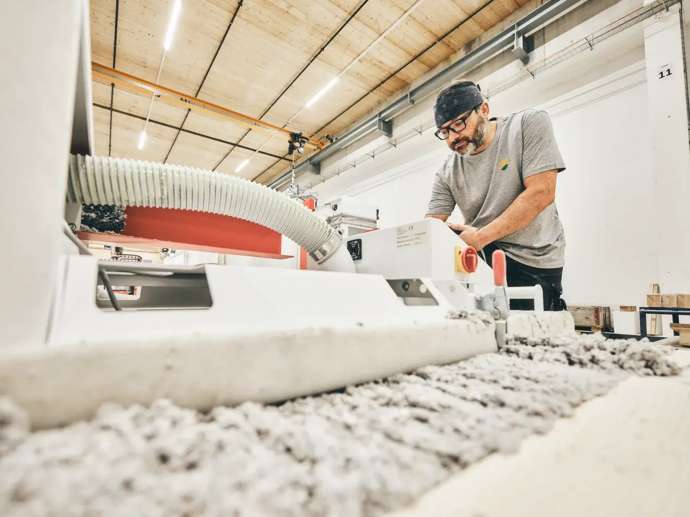 Mitarbeiter in der Elementproduktion bei Blumer-Lehmann
