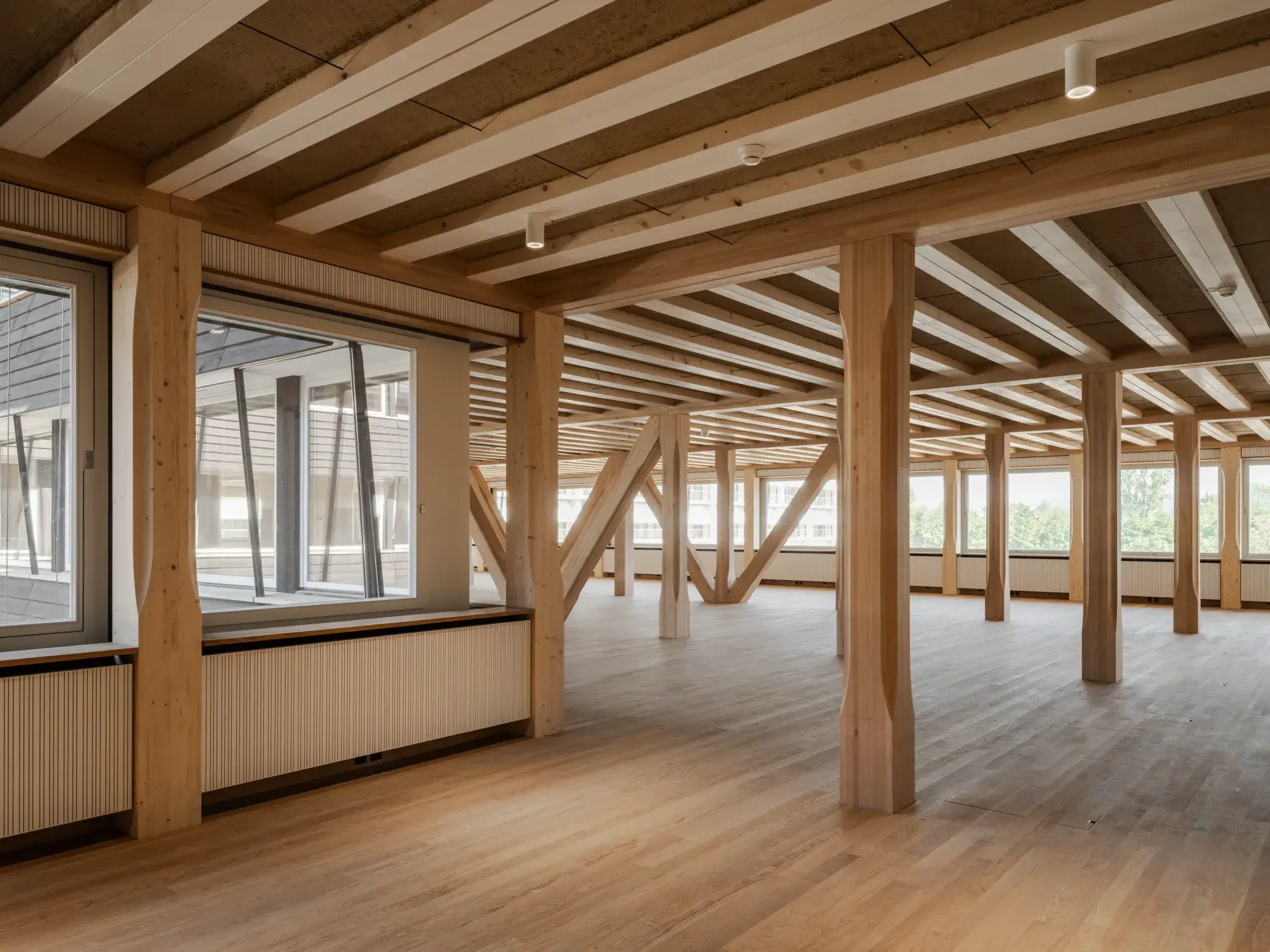 HORTUS Allschwil – Fassadendetail mit integrierten PV-Elementen
