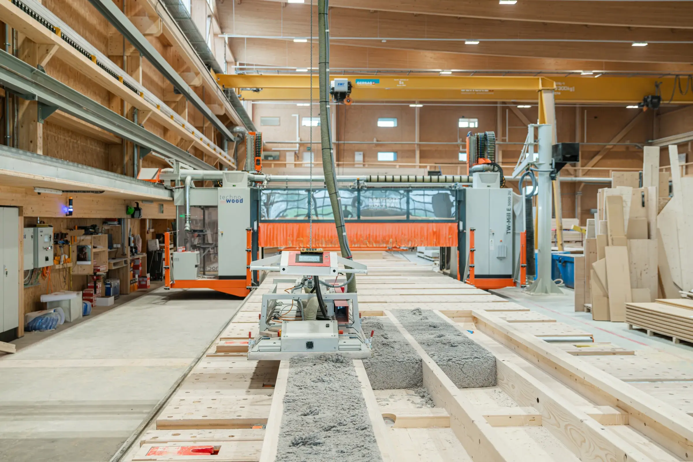 Produktionshalle Krattiger Holzbau mit isofloc Anlage
